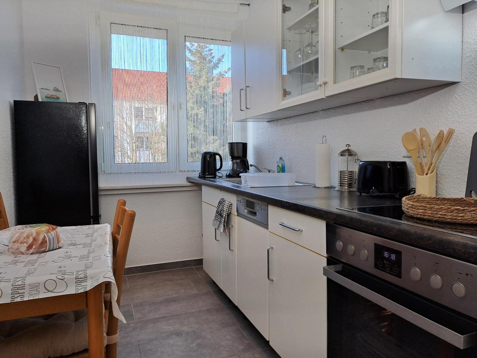 Burgk59, 3 Bedroom 6 Beds, Tv, Kitchen And Bath Apartment *